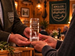 Ehrung für Vereinszugehörigkeit - Quader – GLASFOTO.COM 